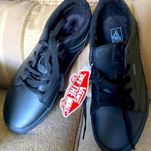 Black vans never worn youth 6 1/2 it says it can be for boy or girl